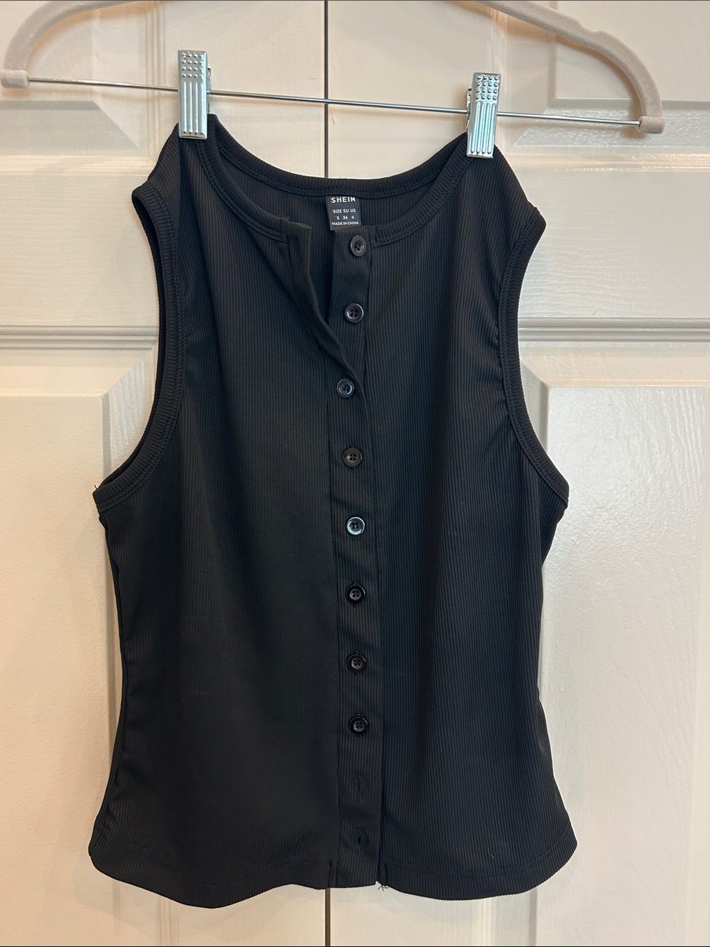 SHEIN Black Ribbed Button-Front Tank